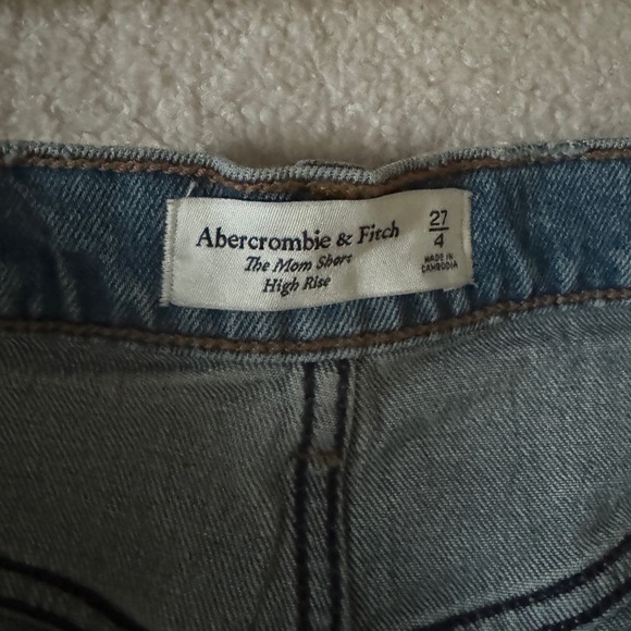 Abercrombie and Fitch The Mom Short High Rise - size 4 - Picture 3 of 4